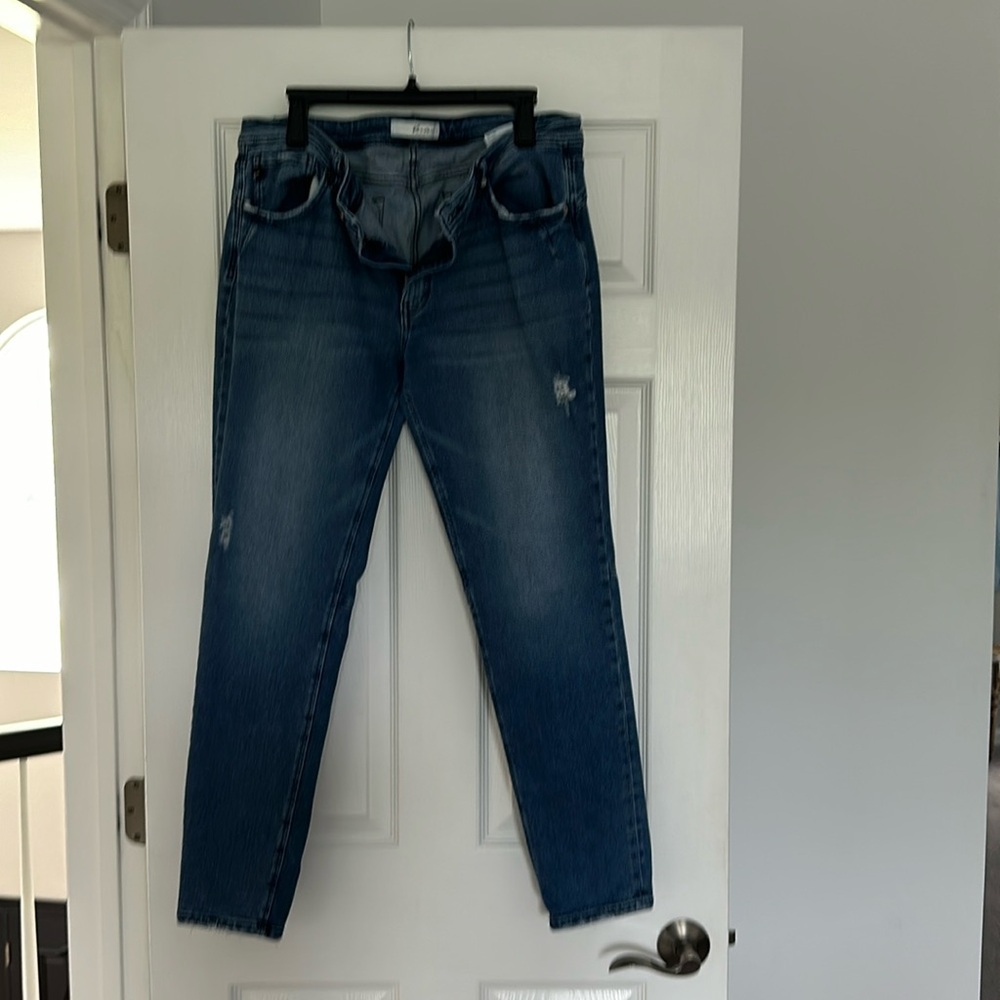 Kancan straight leg Jean.